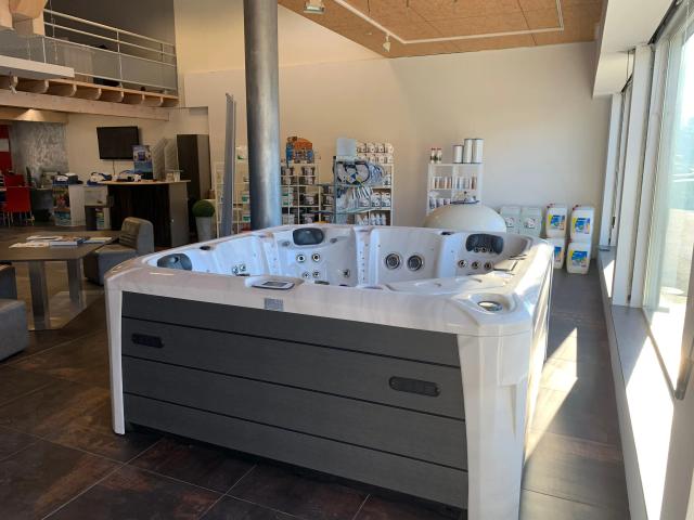 Showroom Jacuzzi à Challes les Eaux